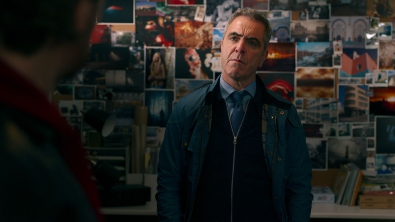 Zostań przy mnie (2021) – recenzja serialu [Netflix]. Kiedy do głosu dochodzą tajemnice z przeszłości