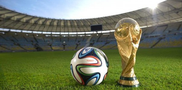 Przebiegli bramkarze, cieszynki i efektowne przyjęcia na zwiastunie FIFA World Cup Brasil