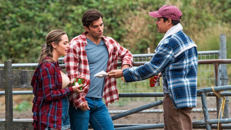 Kalifornijskie święta: Światła miasta (2021) – recenzja filmu [Netflix]. Komedia romantyczna na święta