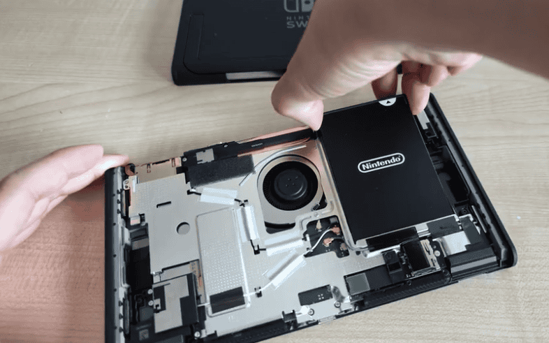 Nintendo pokazało, jak wymienić baterię w Switchu 2. Przygotujcie śrubokręt