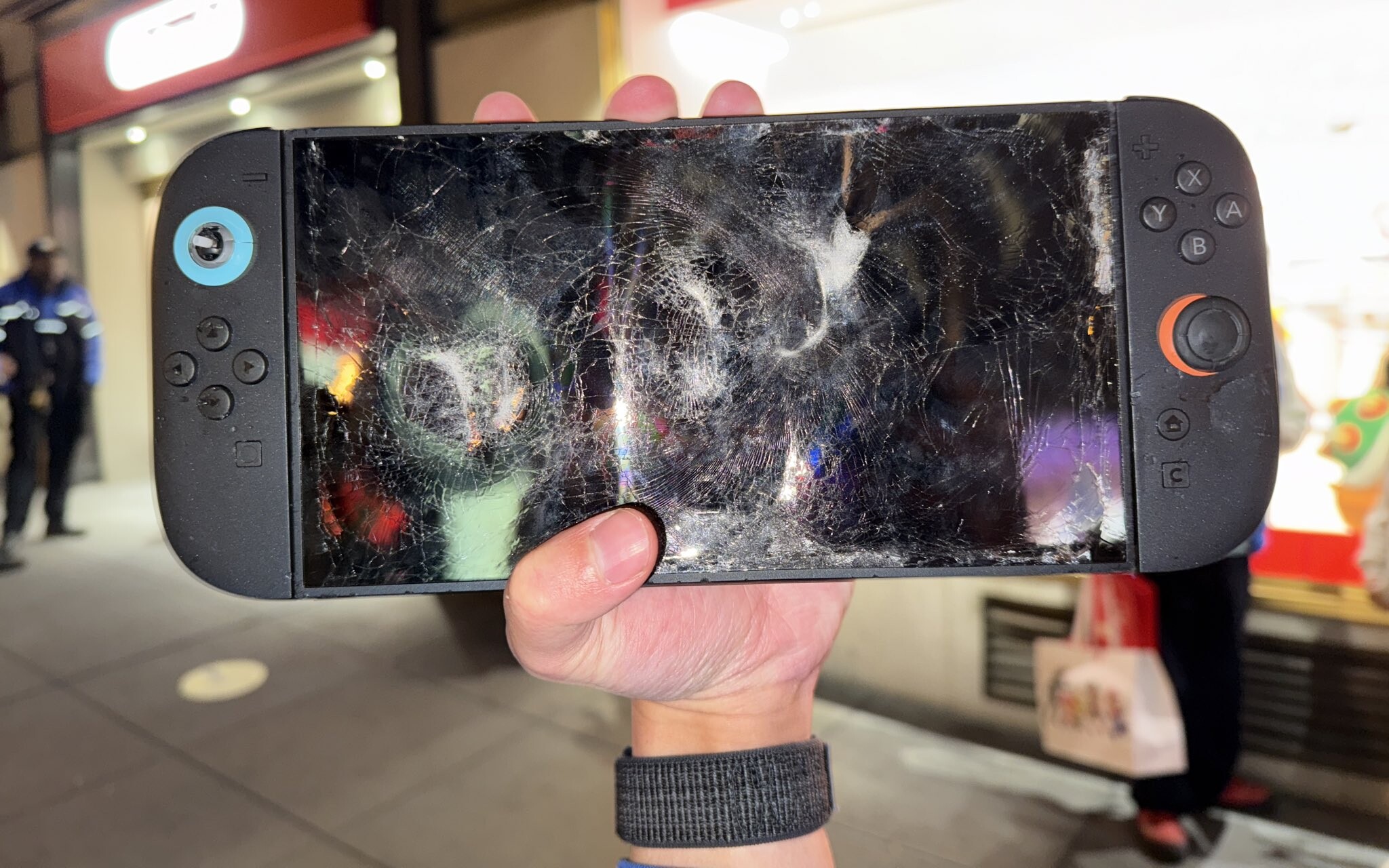 Zniszczył Nintendo Switch 2 i otrzymał bana! Nintendo nie tańczy z... wariatami