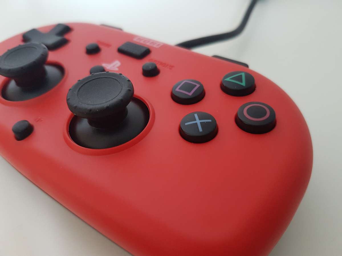 Mini Wired Gamepad od HORI dla PlayStation 4 – recenzja sprzętu