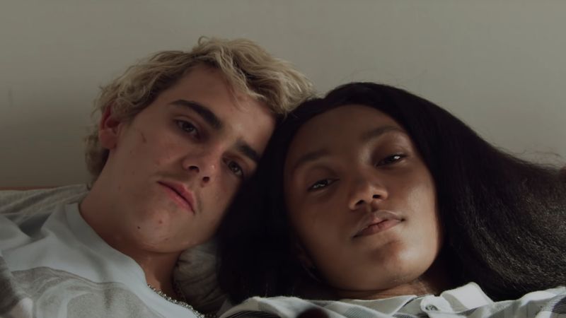 Tacy właśnie jesteśmy (2020) – recenzja serialu [HBO]. Tamte dni, tamte noce