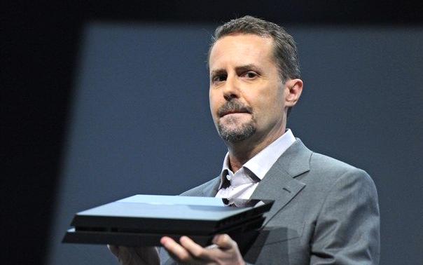 Andrew House obiecuje wzmocnienie serwerów PSN i mówi o cyklu życia PS4
