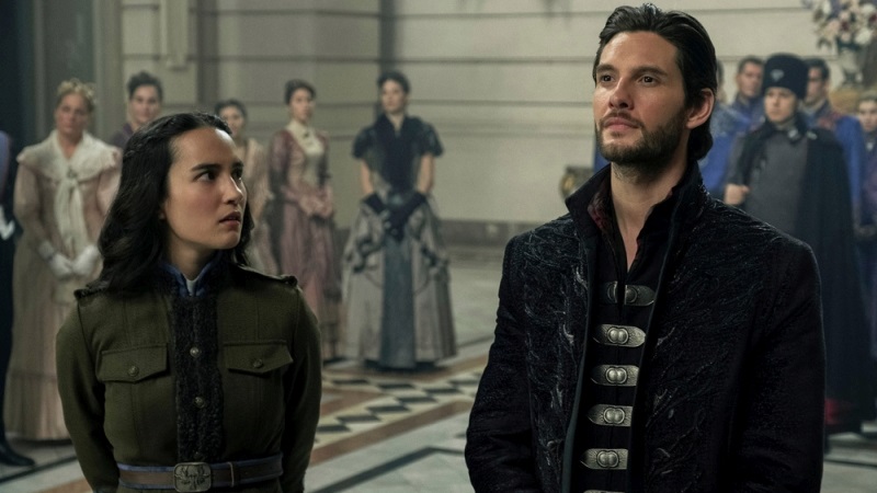 Cień i kość (2021) – recenzja serialu [Netflix]. Pani światła