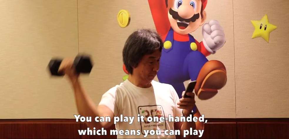 &quot;Mario biegnie sam&quot; - Miyamoto pracuje nad bicepsem w trakcie zabawy w Super Mario Run na iPhone