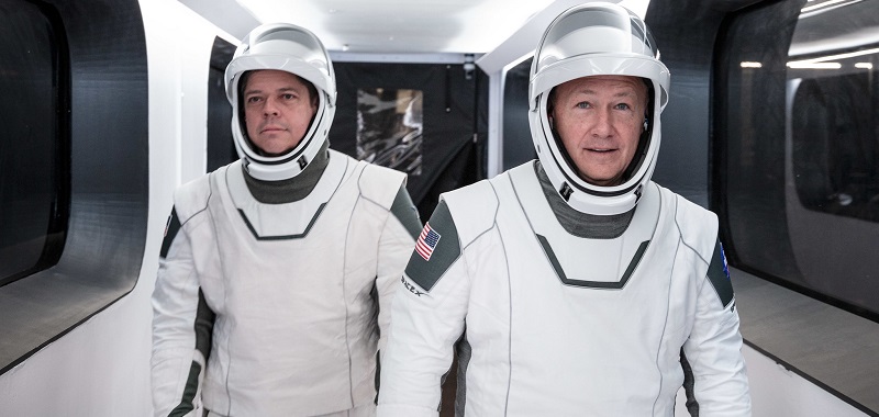 Space X. Skafandry astronautów misji Crew Dragon Demo-2 inspirowano grami Mass Effect oraz Halo