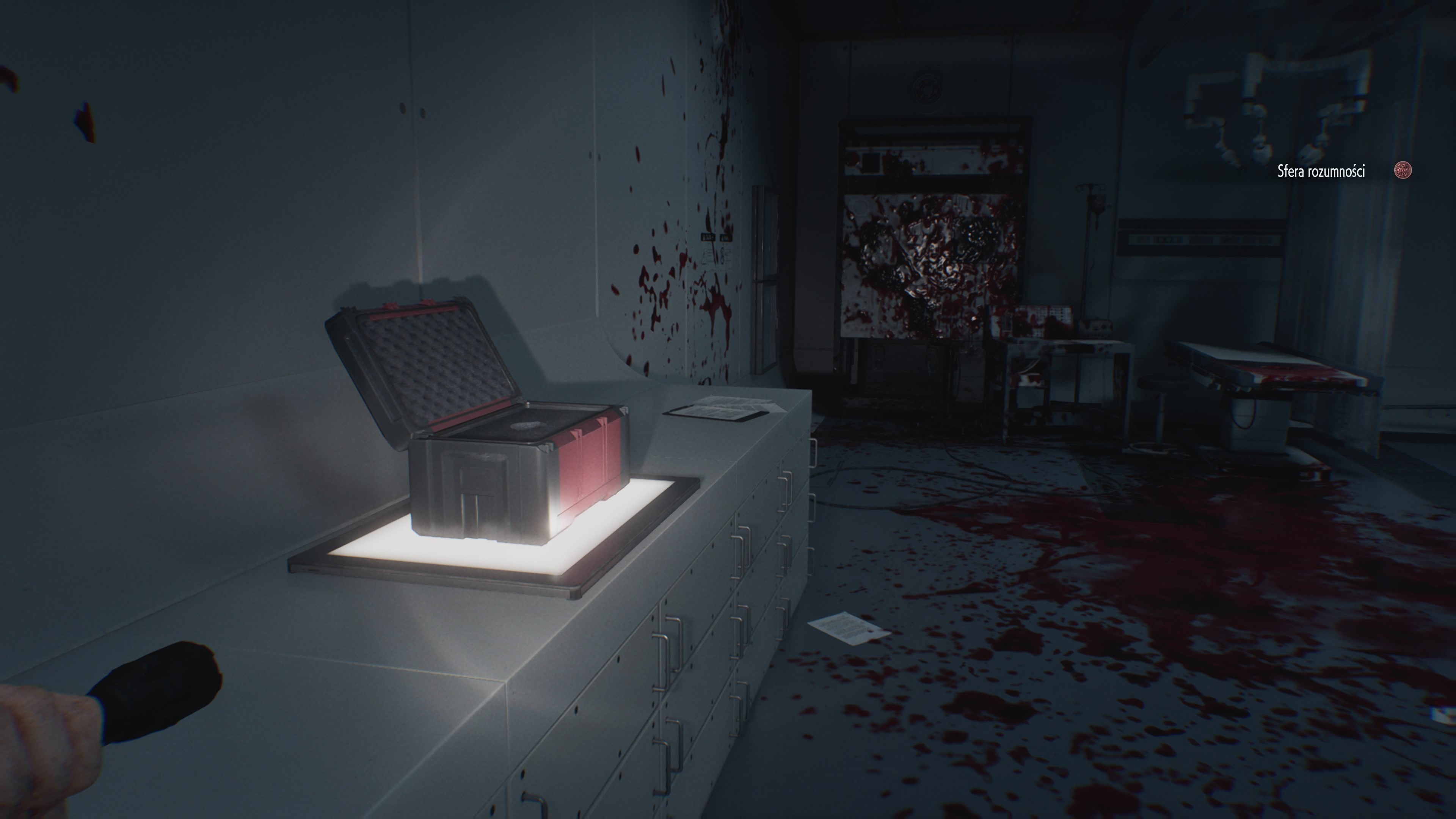 Resident Evil Requiem - Grace: dolne poziomy ARK, dźwig, Licker, Lizacz, karta magnetyczna, westybul, sfery