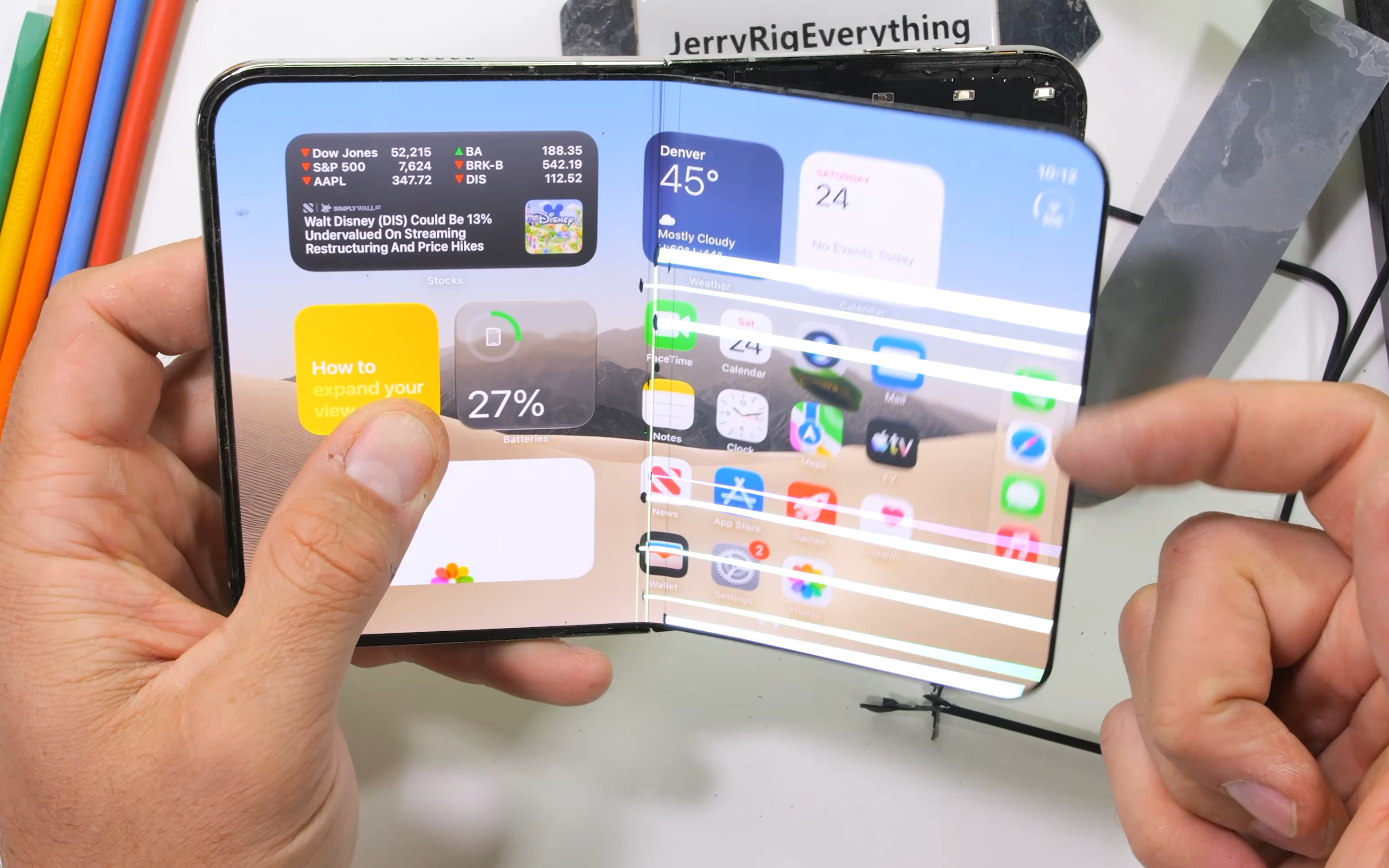 Katastrofa Apple za 10000 zł. Wady zawiasu i brak odporności na kurz w analizie konstrukcji iPhone Duo