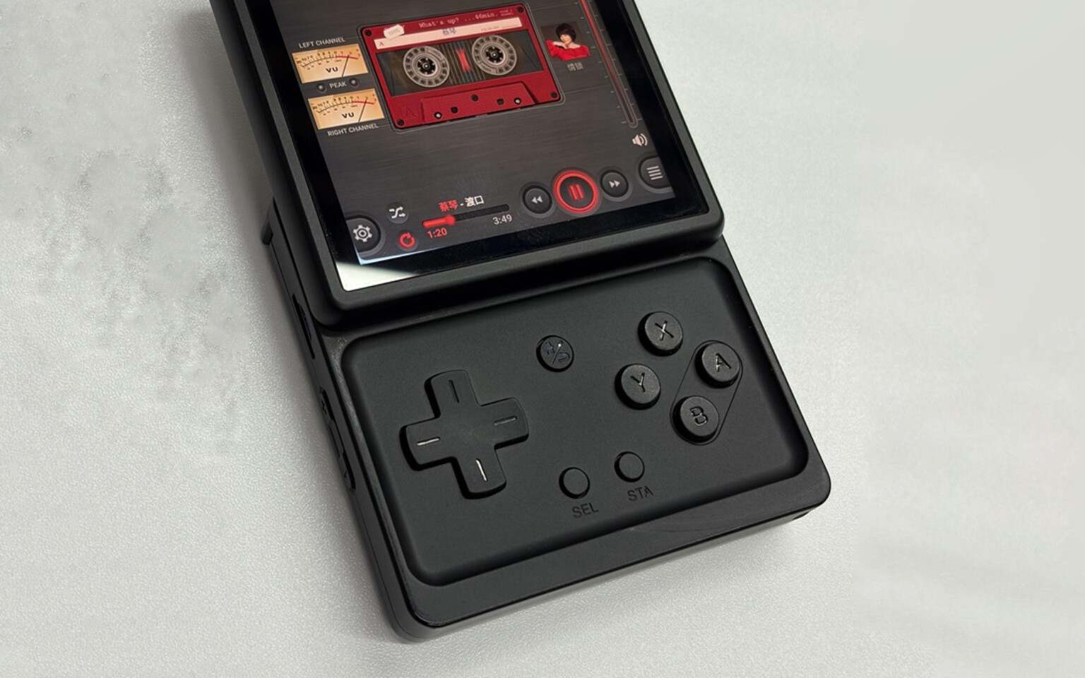 Anbernic może namieszać na rynku retro. Nowa konsola z nietypowym ekranem