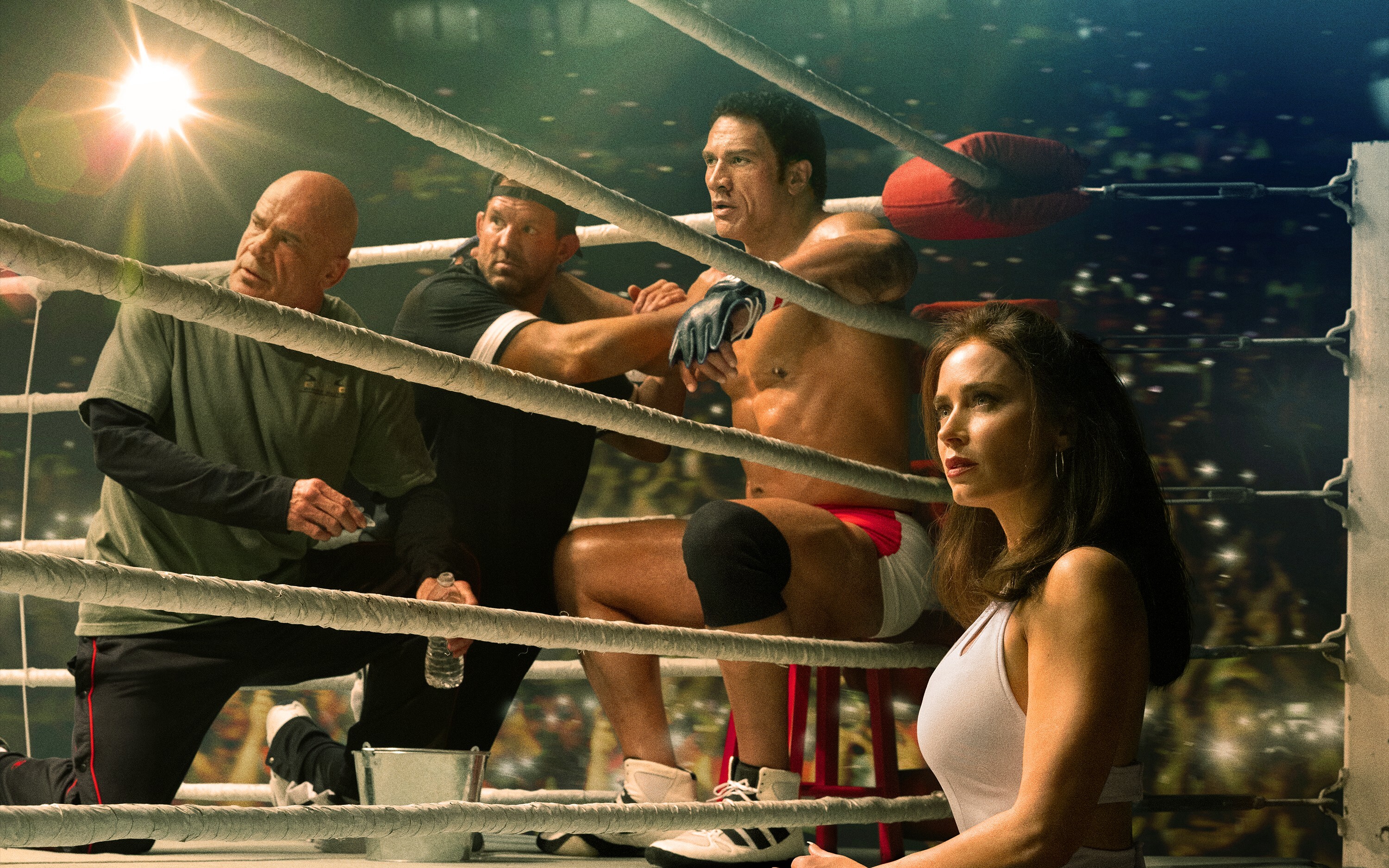 The Smashing Machine (2025) - recenzja filmu [Monolith]. Sztuka przegrywania