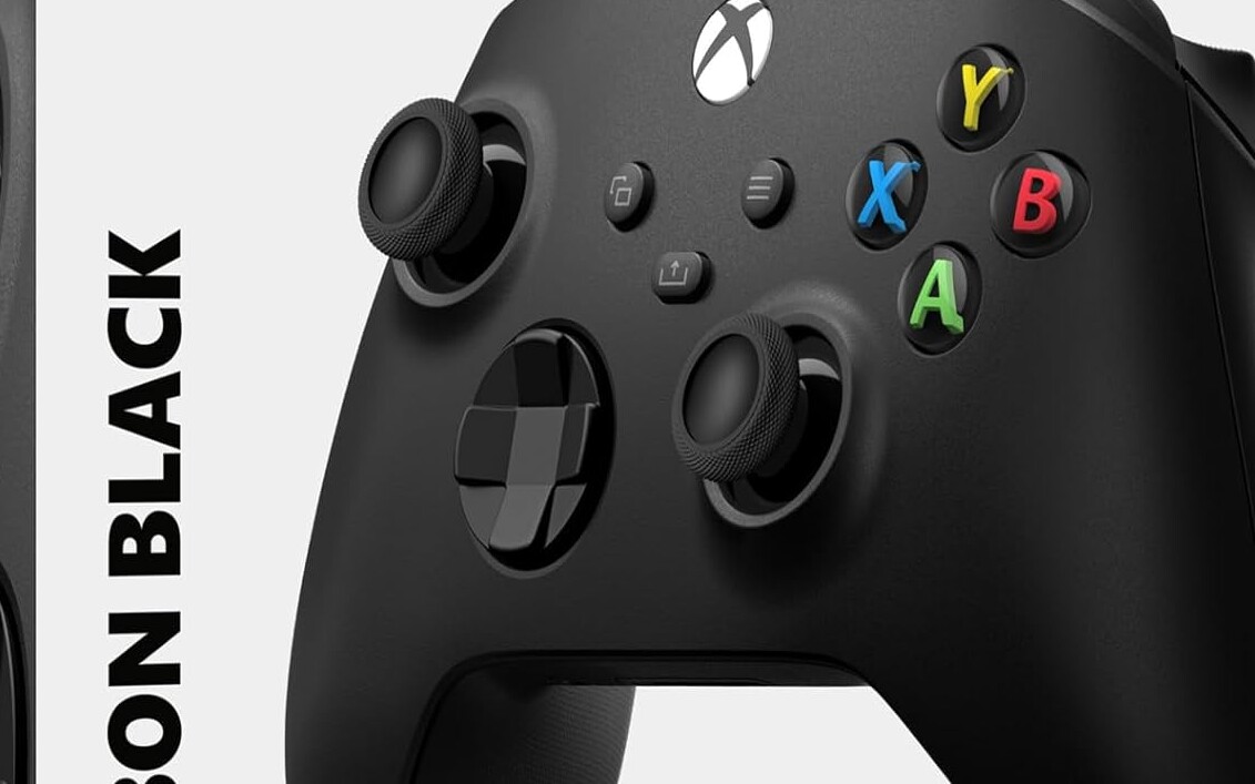 Pad Xbox w kolorze Carbon Black teraz za jedyne 187,97 zł