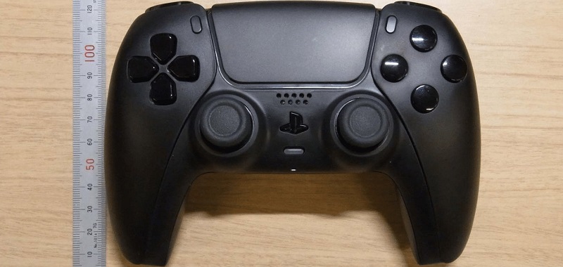 PS5 DualSense na kolejnym zdjęciu. Nowa czarna wersja kontrolera zarejestrowana na Tajwanie
