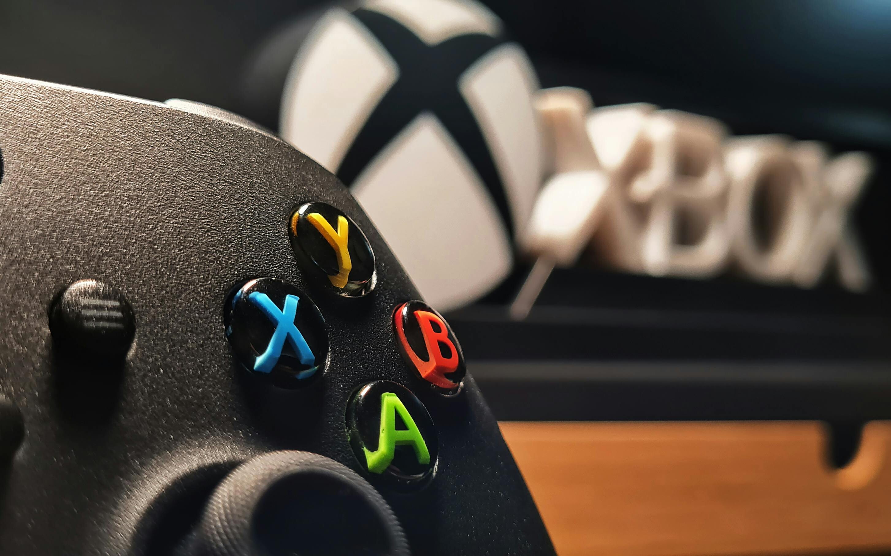 Spieszcie się z zabawą. Najlepsza gra 2025 roku i inne hity zagrożone usunięciem z Xbox Game Pass