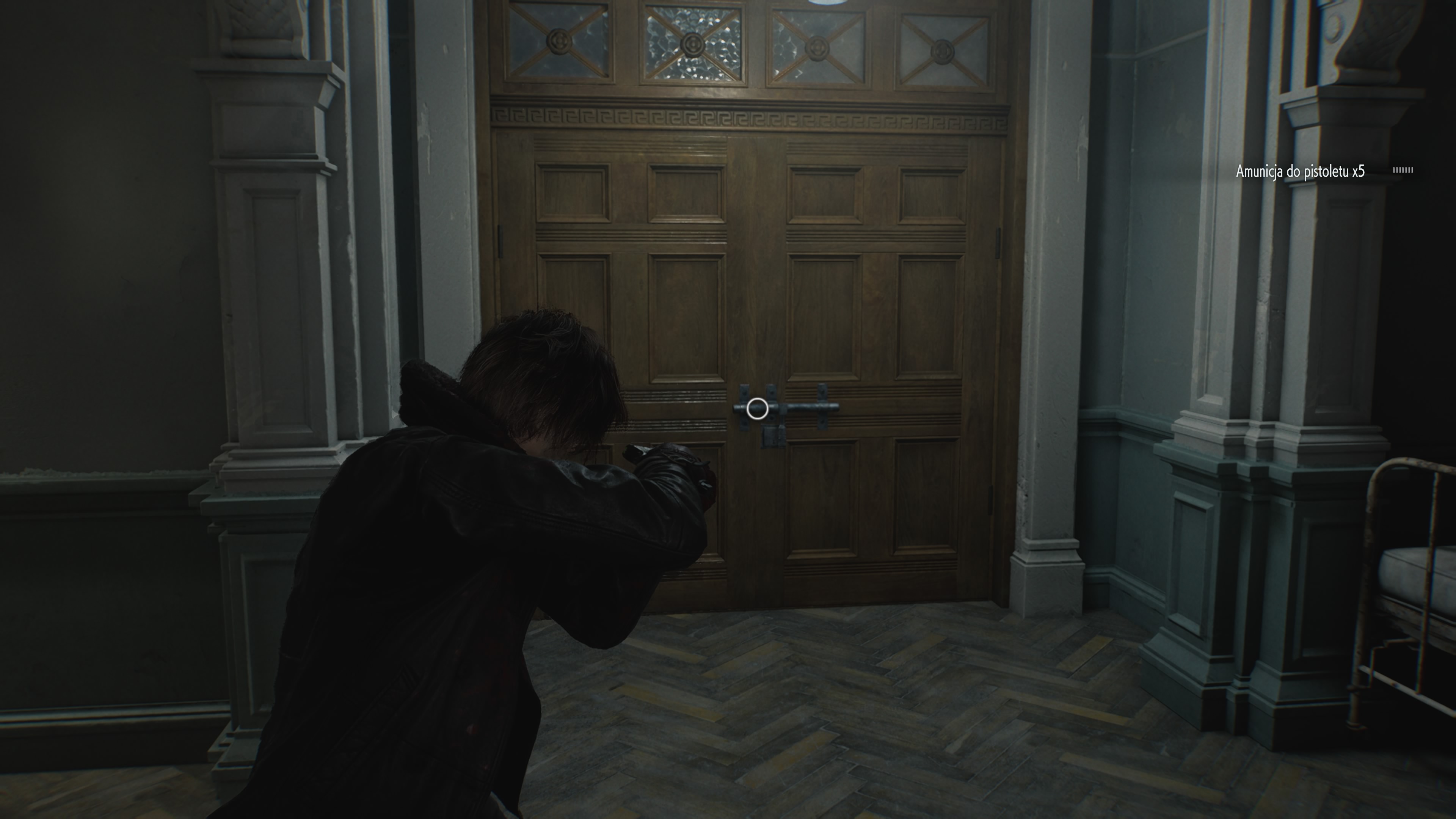 Resident Evil Requiem - Leon: klinika Rhodes Hill, Gideon, piła łańcuchowa