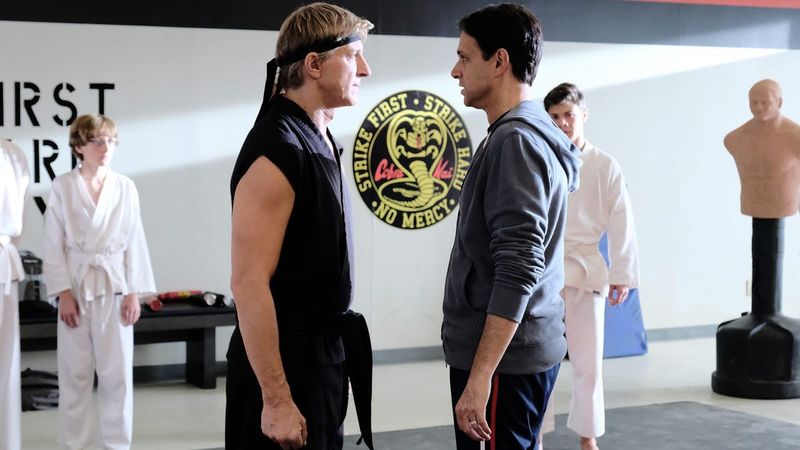 Cobra Kai (2018) – recenzja pierwszych dwóch sezonów serialu [Netflix]. Strike first!
