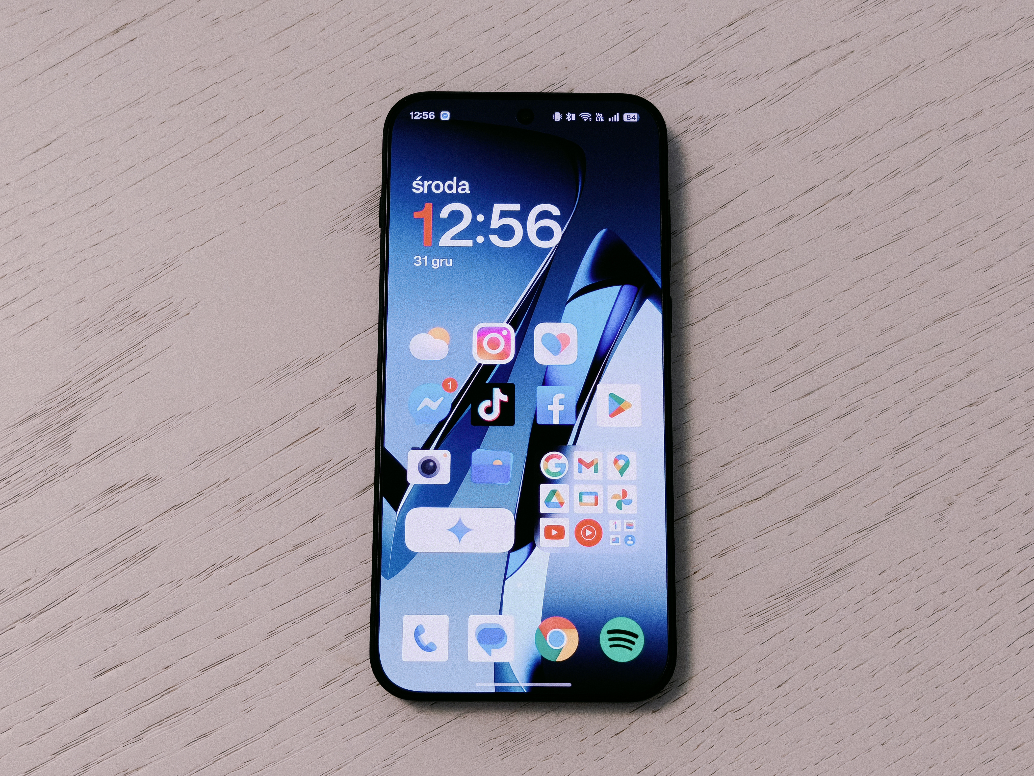 OnePlus 15_ekran i wyglad