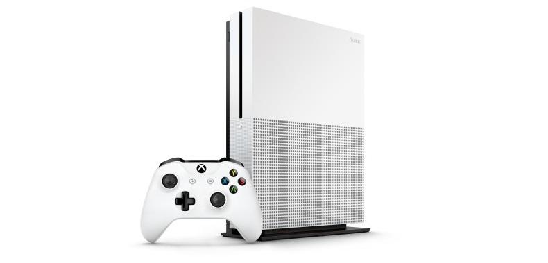 Microsoft chwali się zainteresowaniem Xbox One S. Konsola wyprzedana w pierwszych sklepach