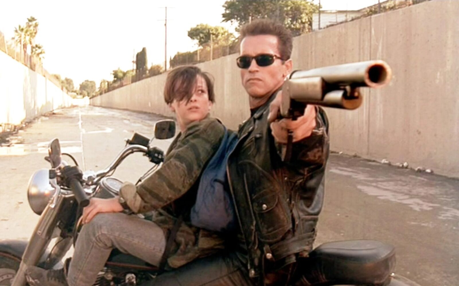 Terminator 2: Dzień sądu (1991) - recenzja filmu [Kino świat]. He's back!