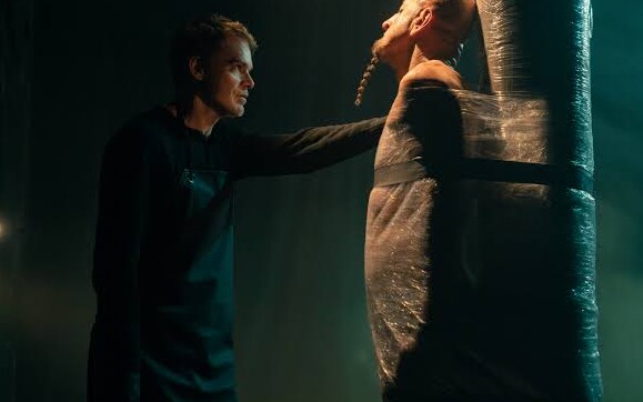 Dexter: Zmartwychwstanie (2025) - recenzja 2 odcinków 2. sezonu serialu [SkyShowtime]. Kryzys wieku średniego