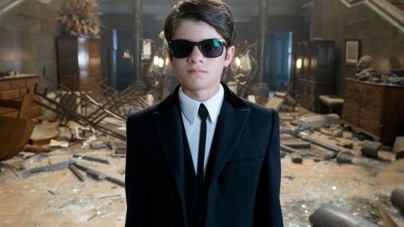 Artemis Fowl – recenzja filmu. Nie pomogą mu ciemne okulary i garnitur