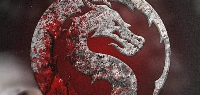 Film Mortal Kombat z zaprezentowanym logiem. Aktorzy na planie