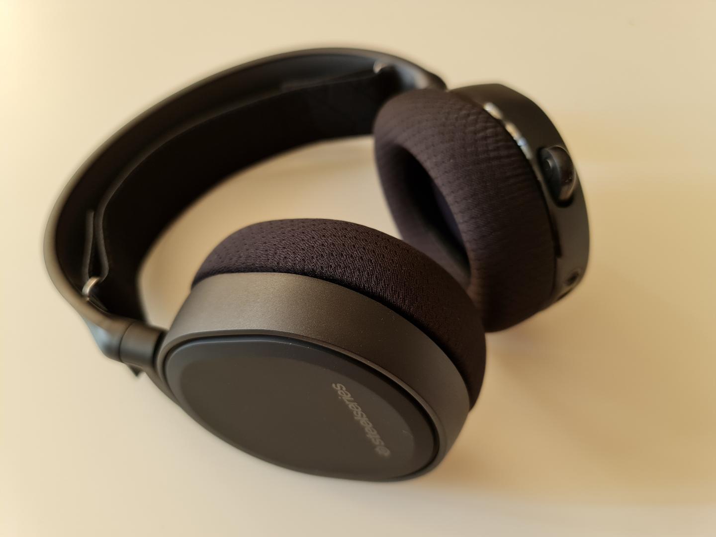 Gamingowe słuchawki od SteelSeries – modele Arctis są dziś niemal legendarne, który warto wybrać?