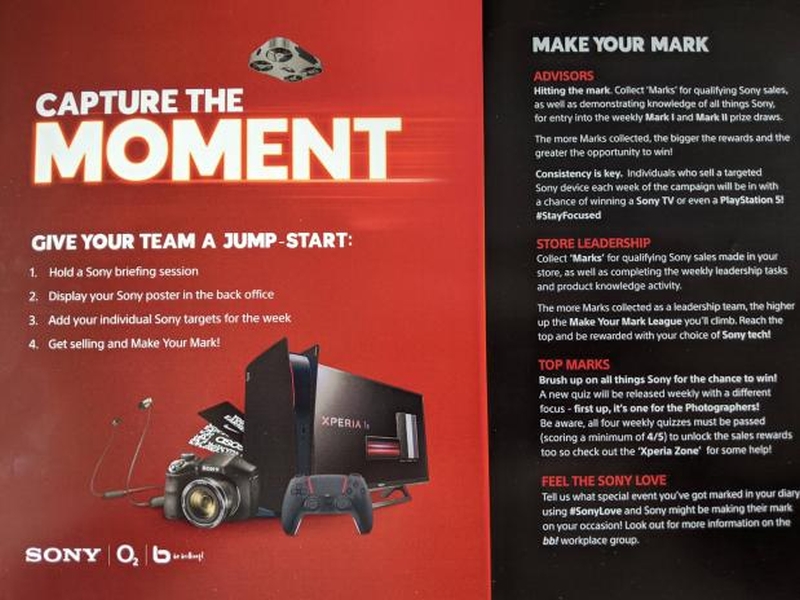 PS5 w czarnej obudowie? Zdjęcie PlayStation 5 w tajemniczej reklamie Sony