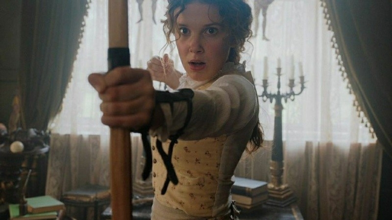 Enola Holmes (2020) – recenzja filmu [Netflix]. Zadziorna, młodsza siostra Sherlocka Holmesa