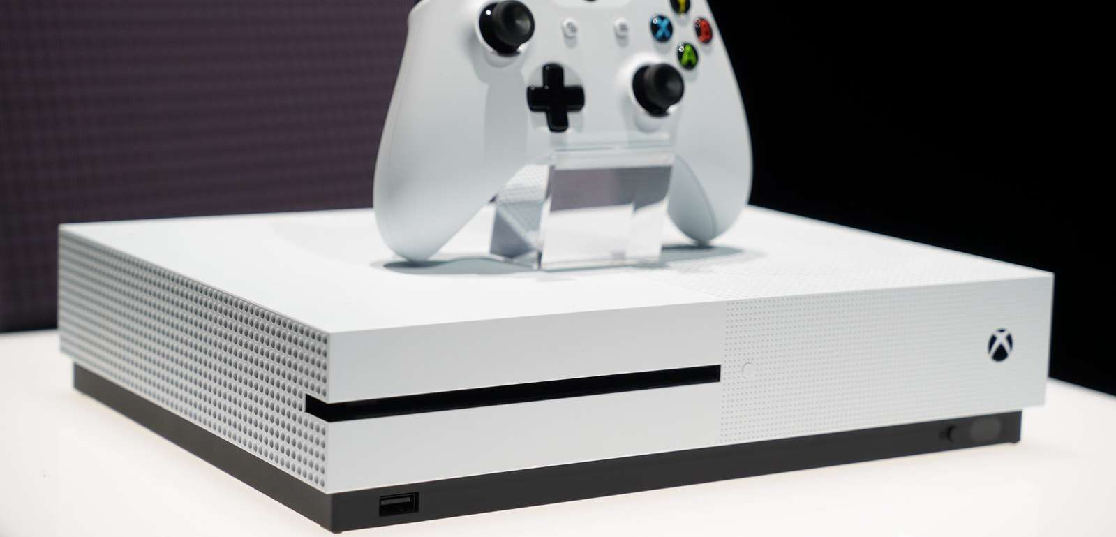 Xbox One znów triumfuje w USA - sierpniowy wynik lepszy o ponad 100 tys. sztuk od PS4!